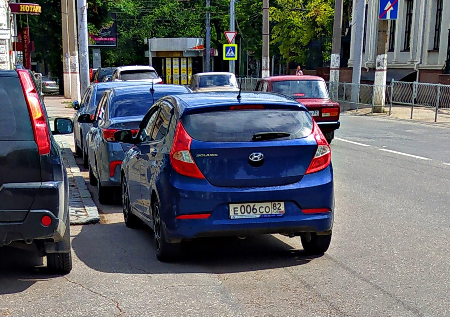 Автомобиль госномер Е006СО82