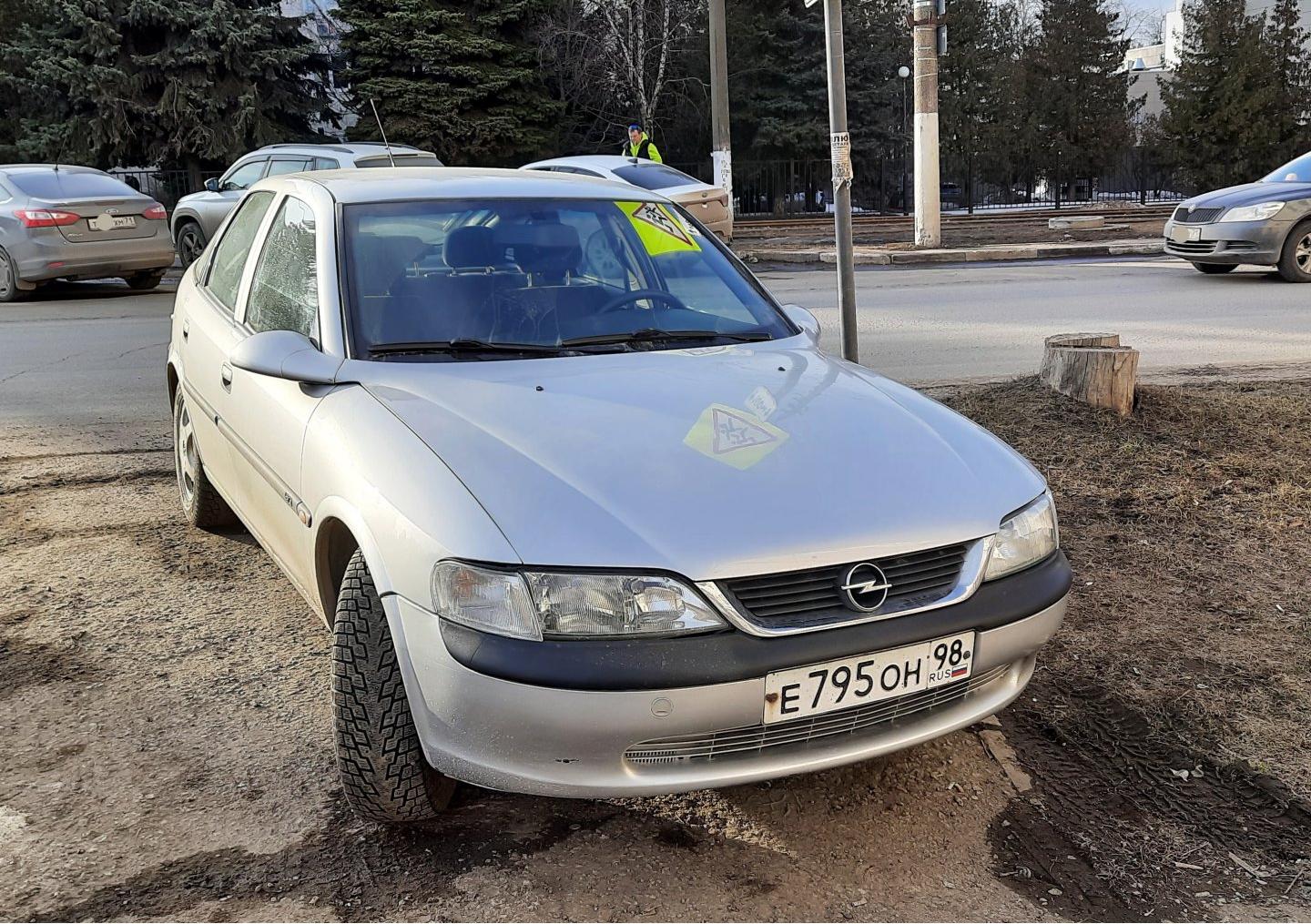 Автомобиль госномер Е795ОН98