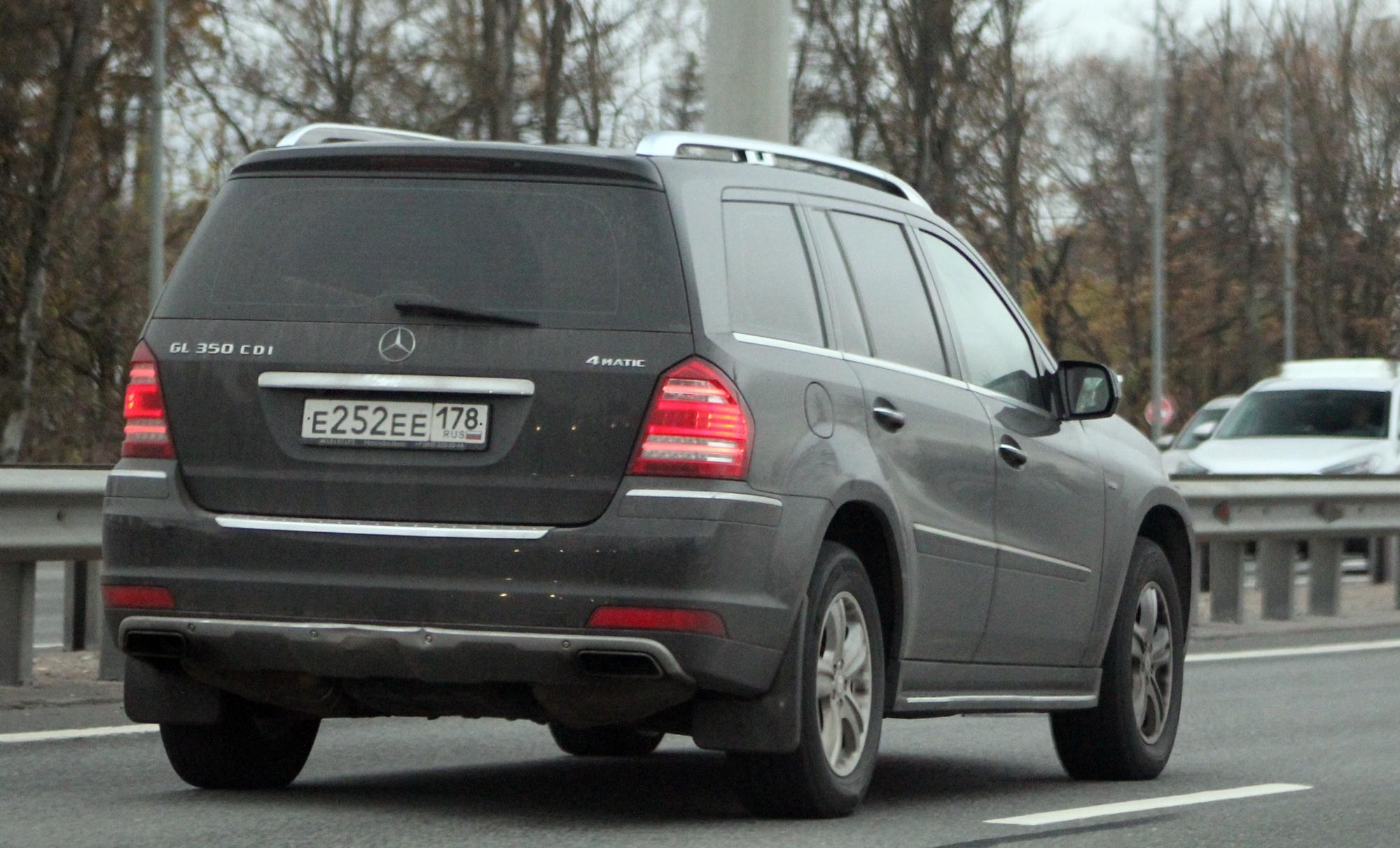 Автомобиль госномер Е252ЕЕ178