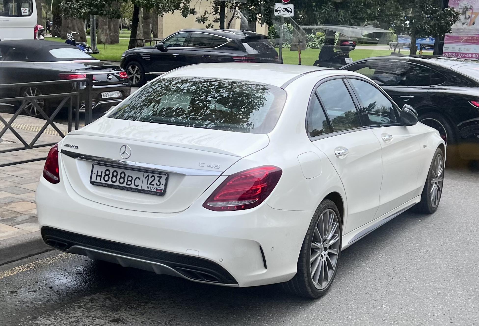 Автомобиль госномер Н888ВС123