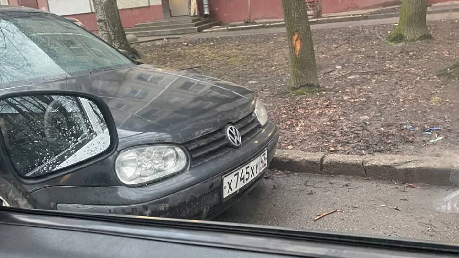 Автомобиль госномер Х745ХУ47