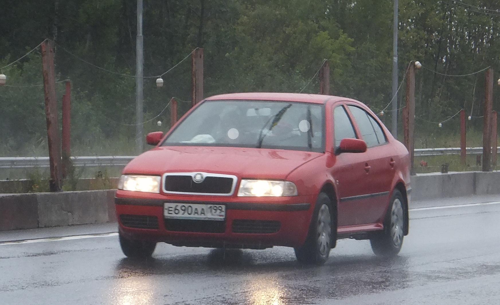 Автомобиль госномер Е690АА199