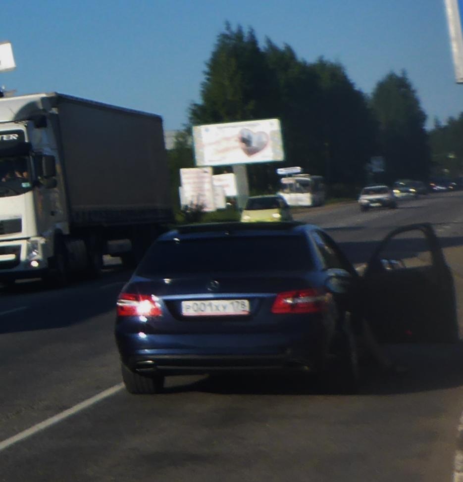 Автомобиль госномер Р001ХУ178