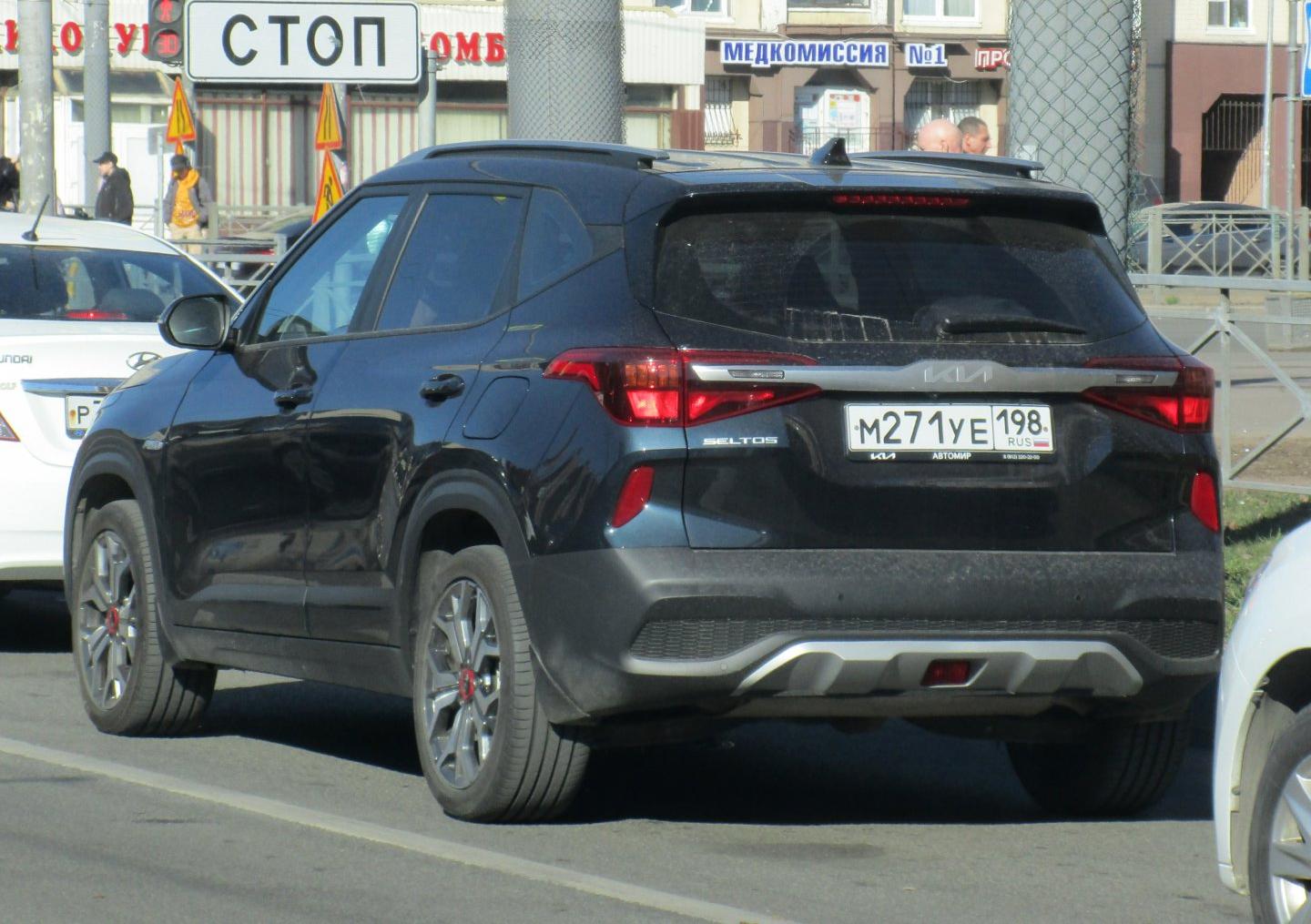 Автомобиль госномер М271УЕ198