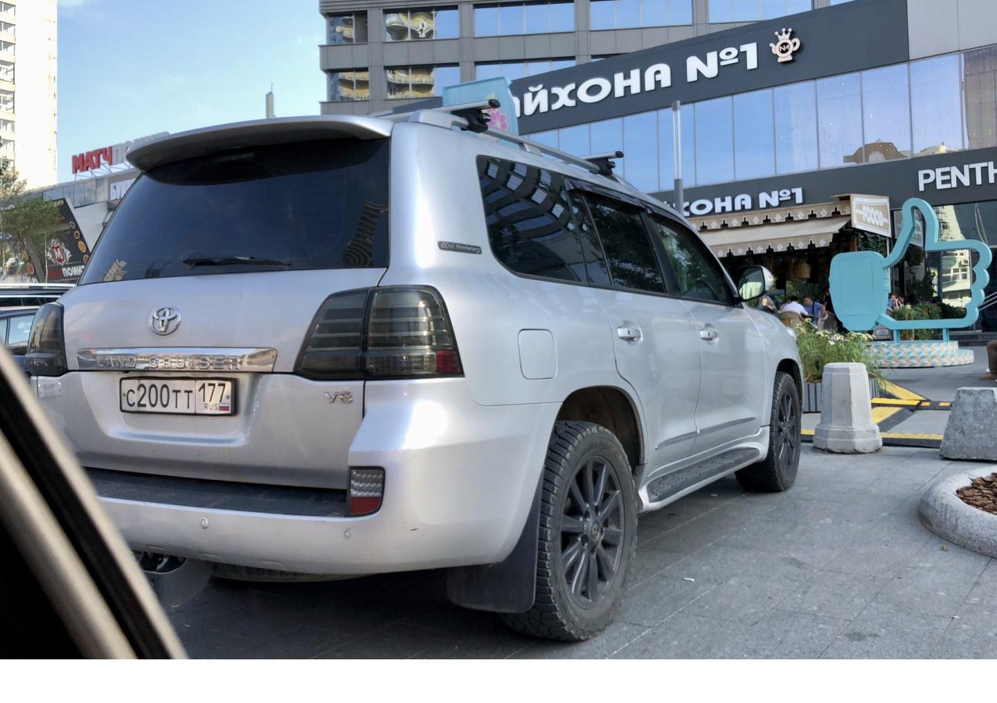 Автомобиль госномер С200ТТ177