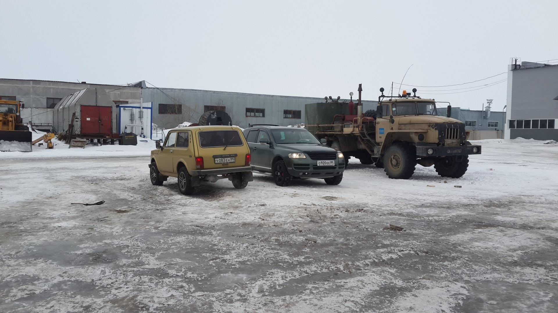 Автомобиль госномер У083ЕН89