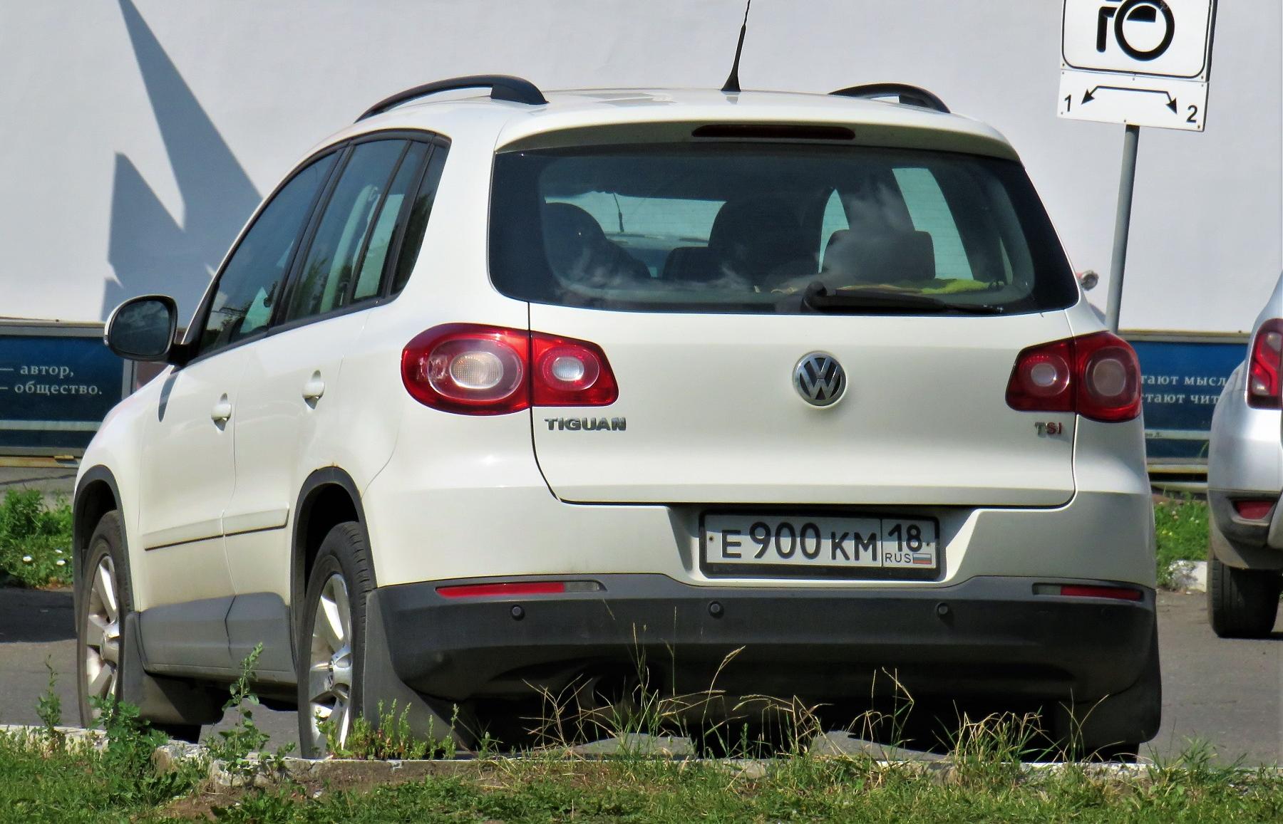 Автомобиль госномер Е900КМ18