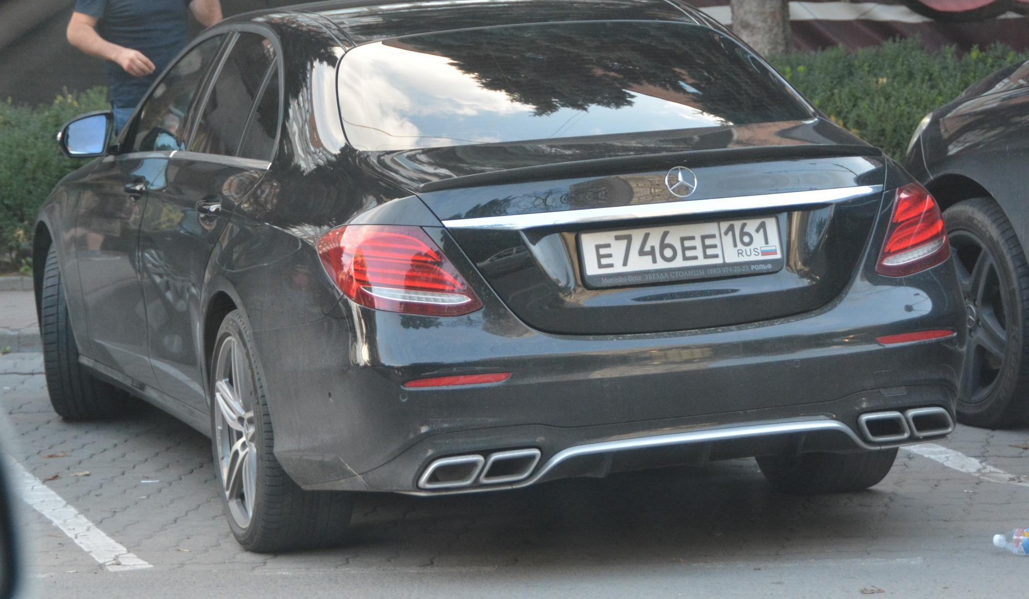 Автомобиль госномер Е746ЕЕ161