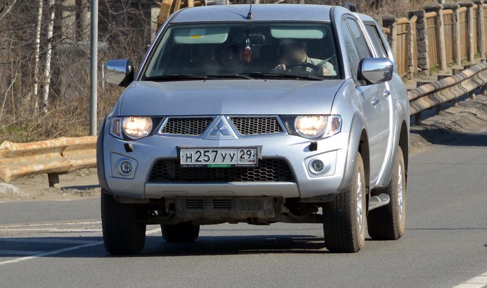 Автомобиль госномер Н257УУ29