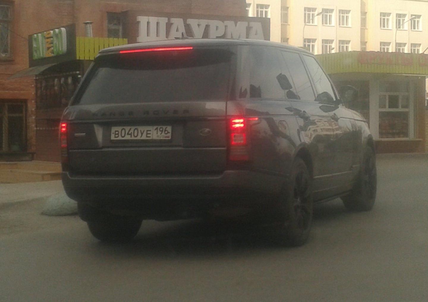 Автомобиль госномер В040УЕ196