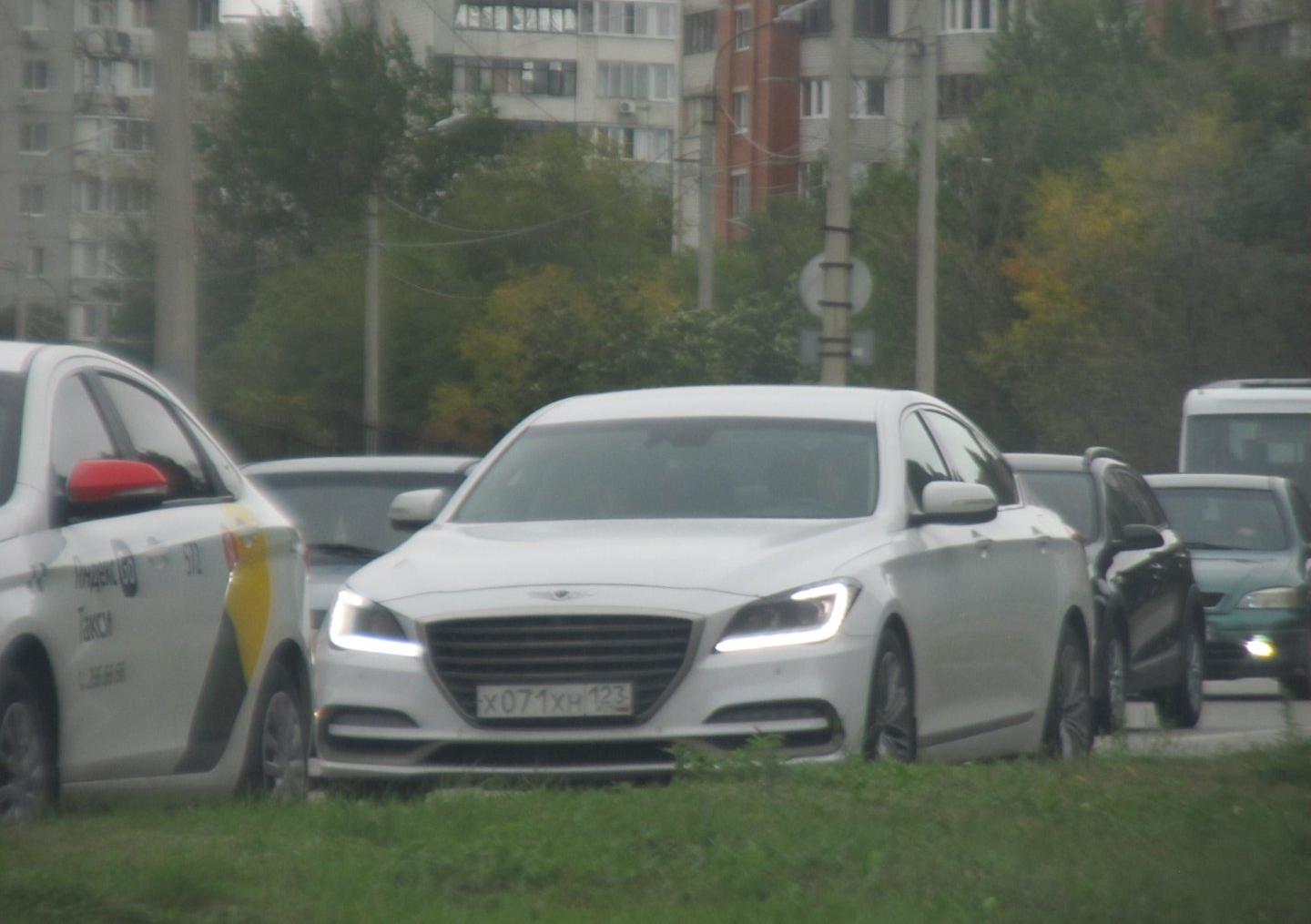 Автомобиль госномер Х071ХН123