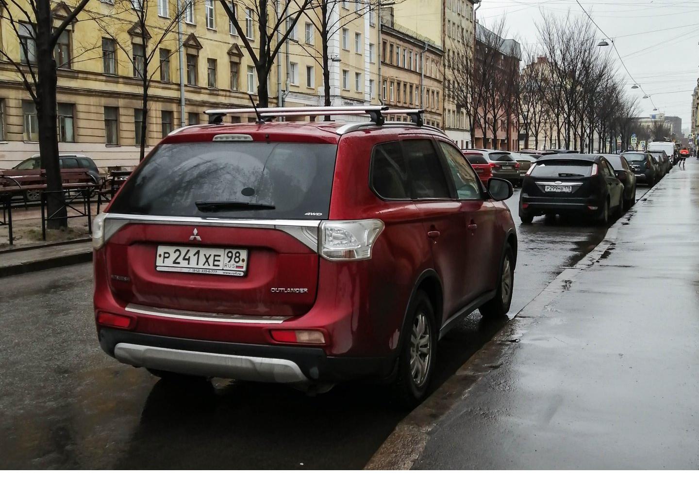 Автомобиль госномер Р241ХЕ98