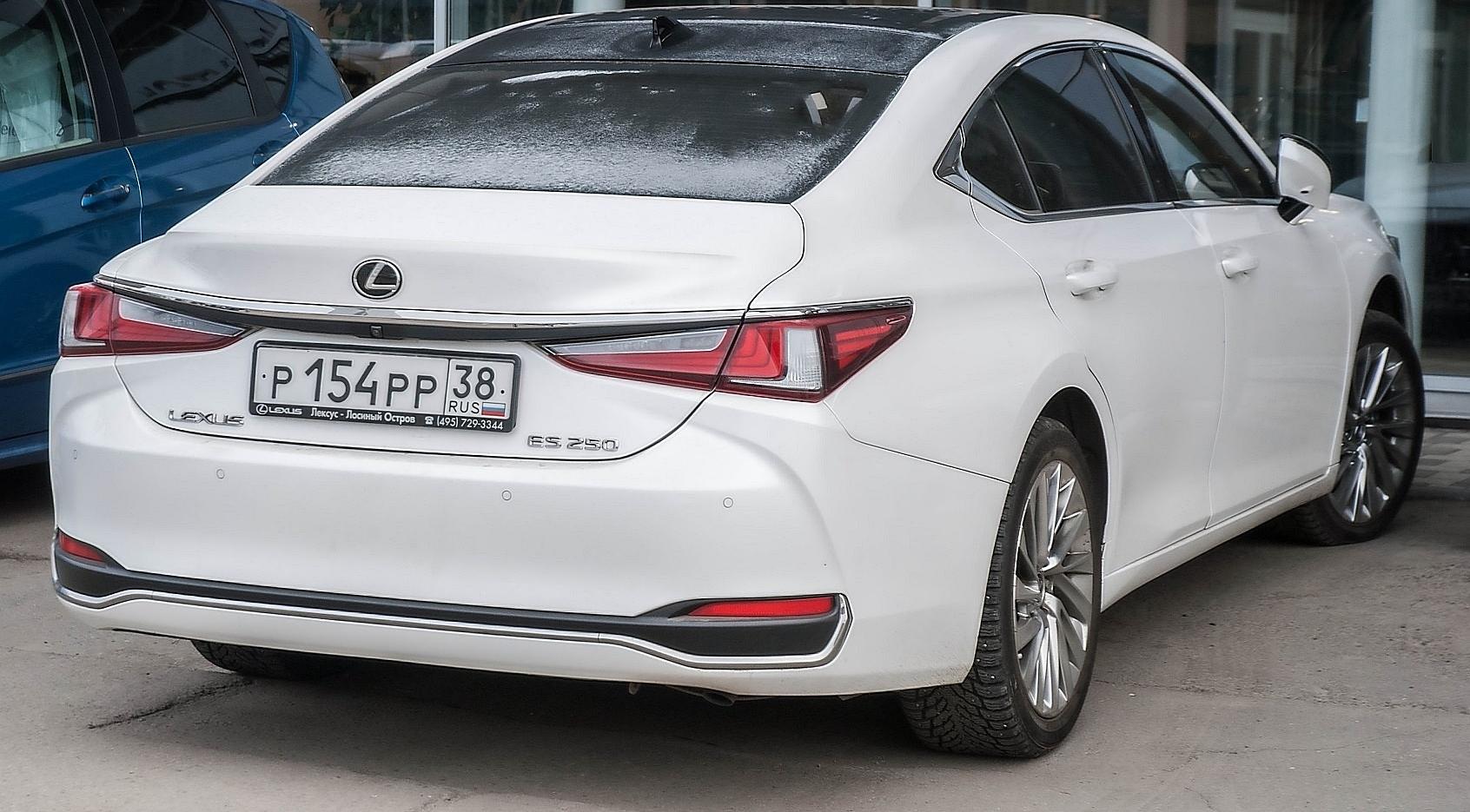 Автомобиль госномер Р154РР38