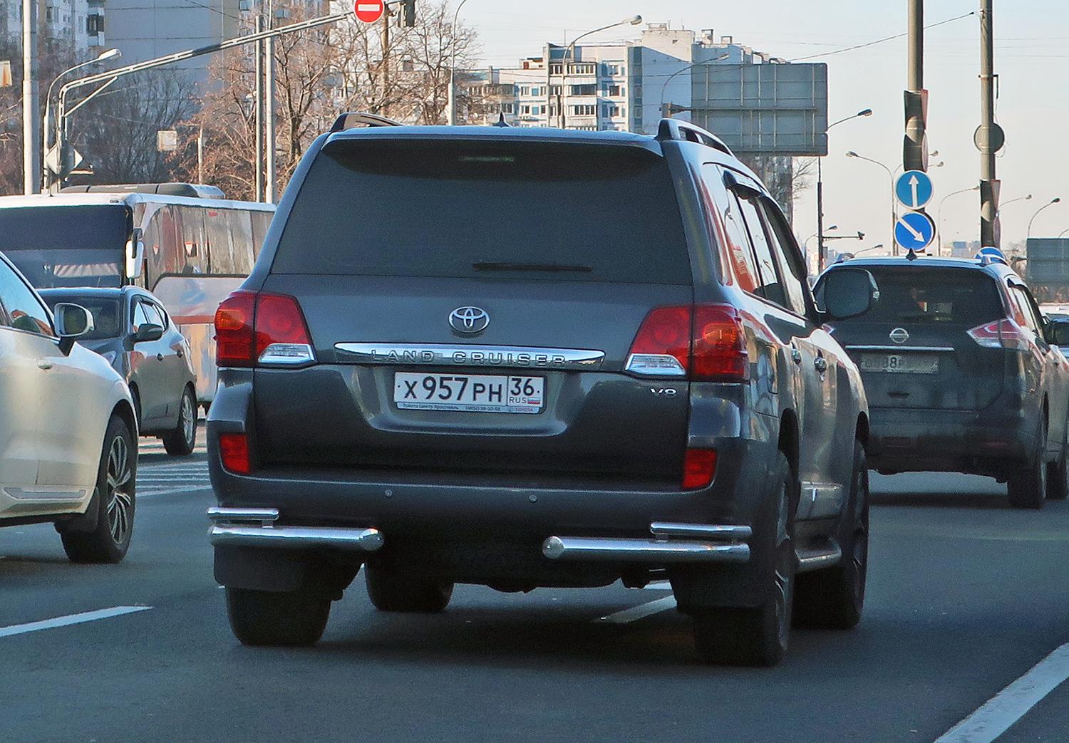 Автомобиль госномер Х957РН36