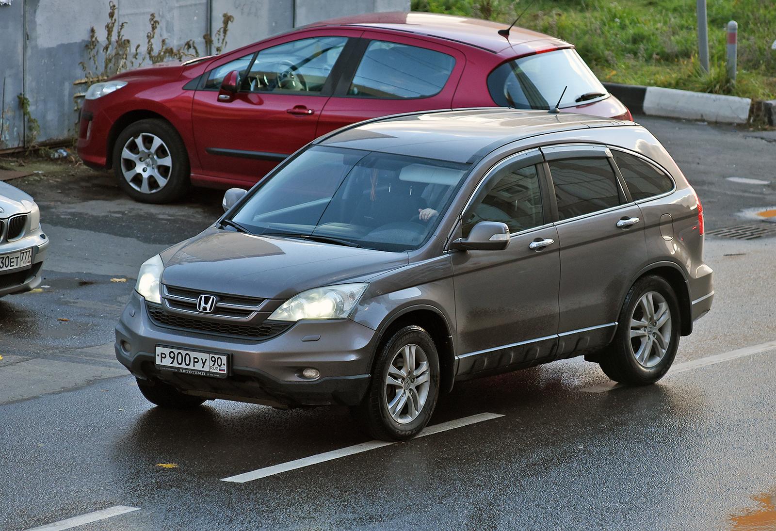 Автомобиль госномер Р900РУ90