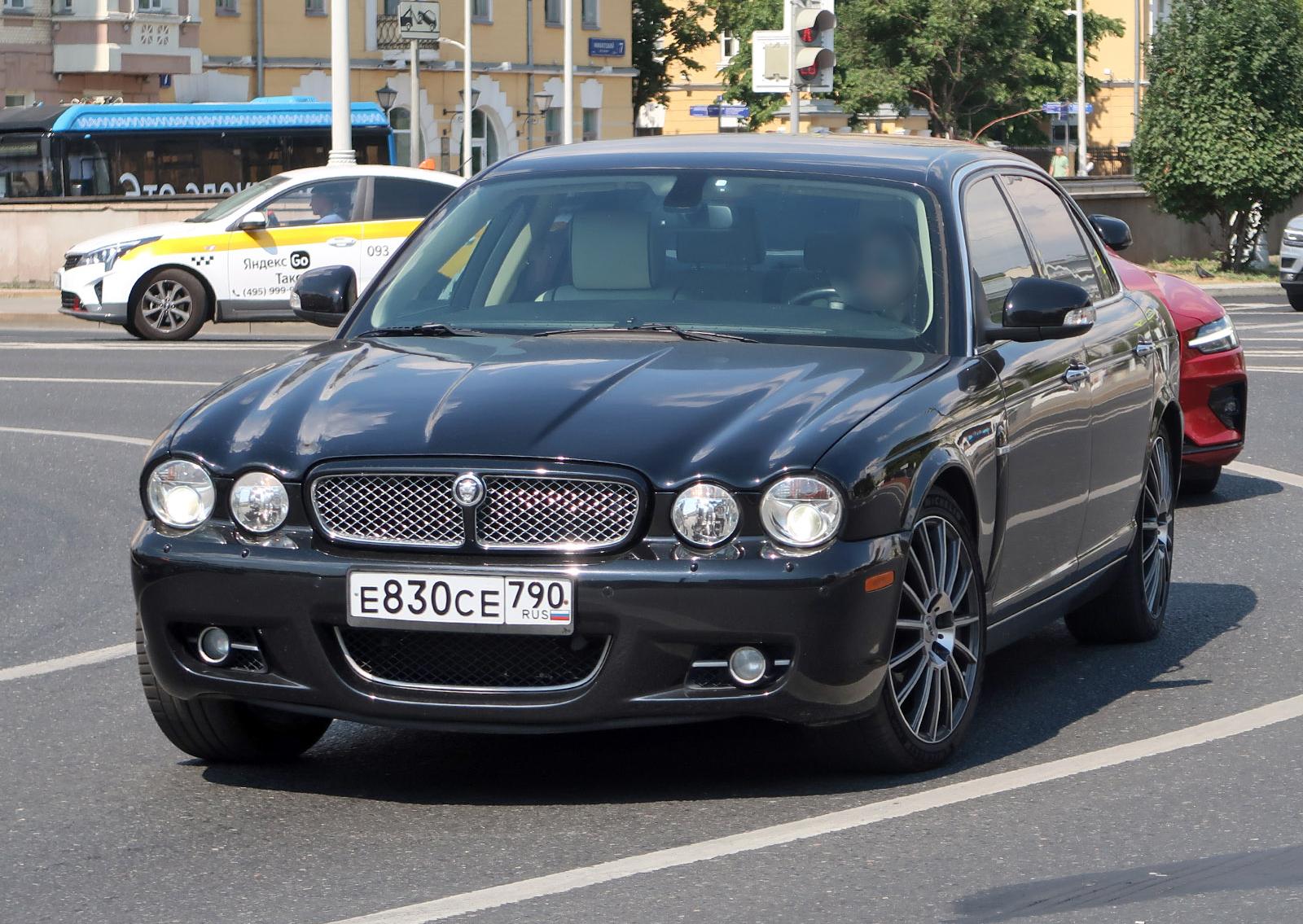 Автомобиль госномер Е830СЕ790