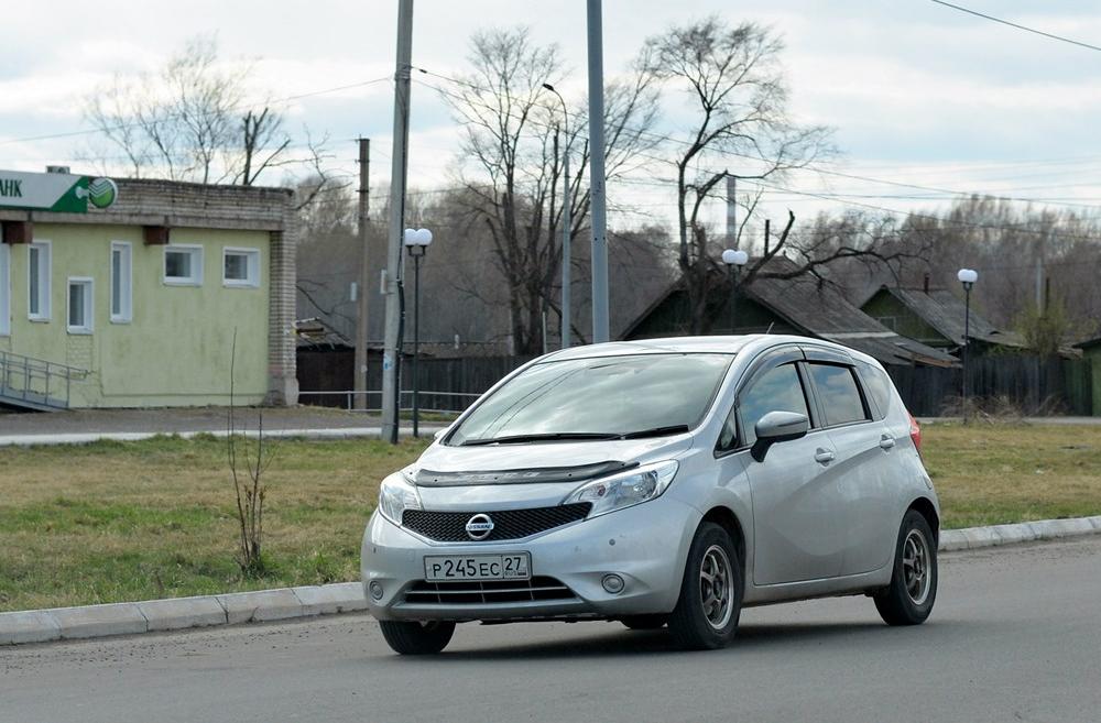 Автомобиль госномер Р245ЕС27
