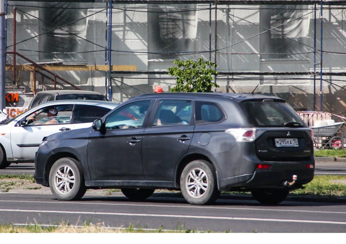 Автомобиль госномер М295КА10