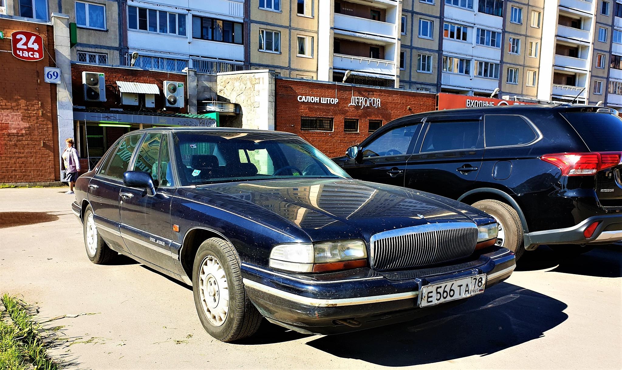 Автомобиль госномер Е566ТА78