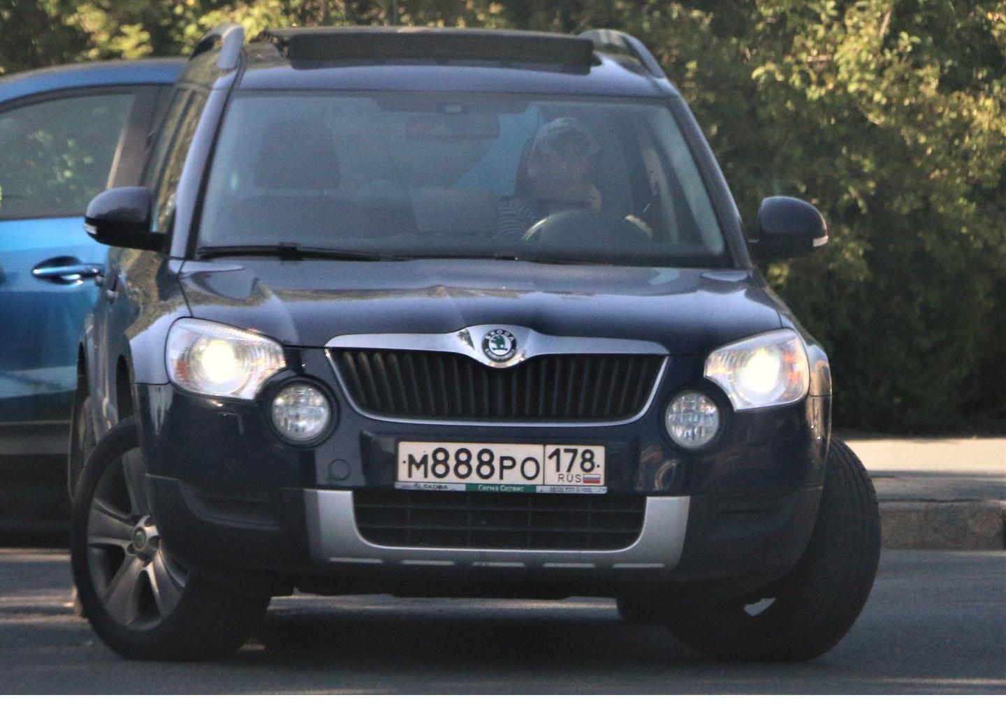 Автомобиль госномер М888РО178