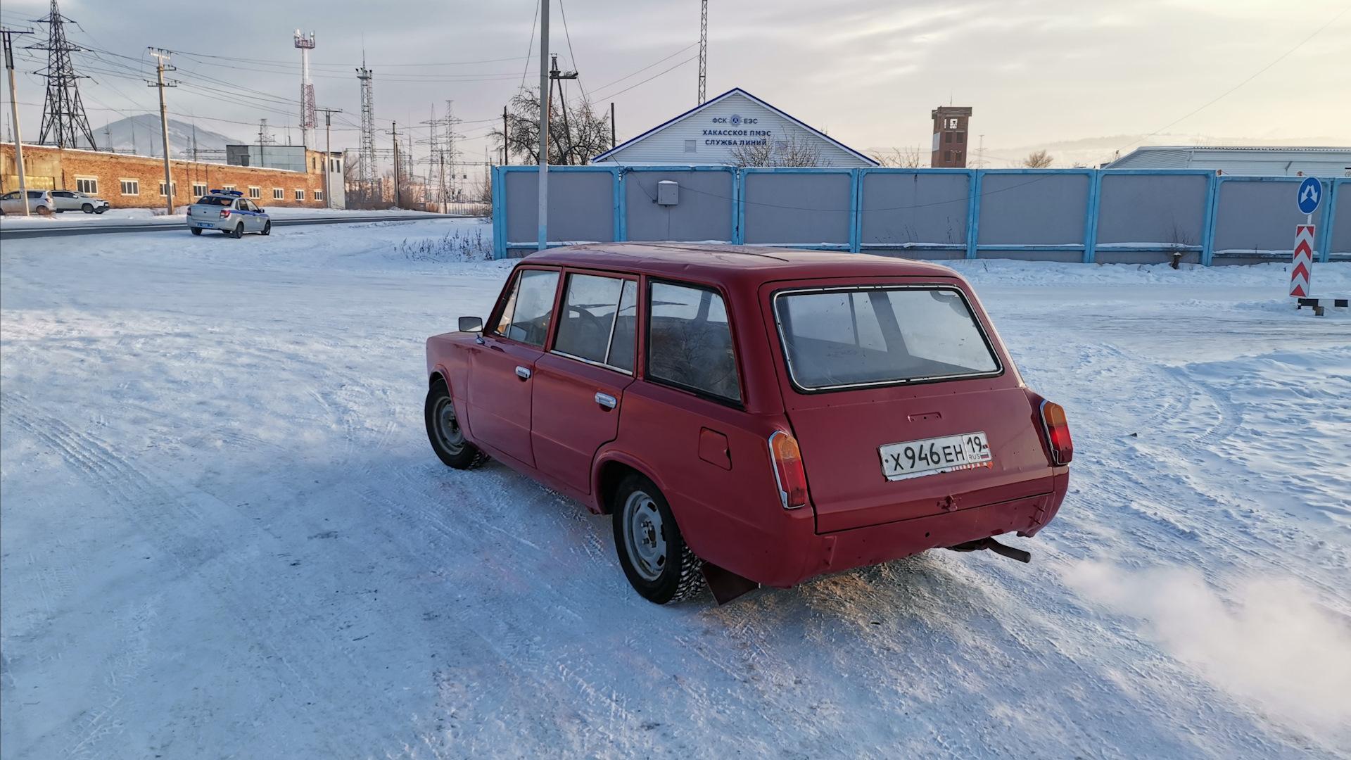 Автомобиль госномер Х946ЕН19