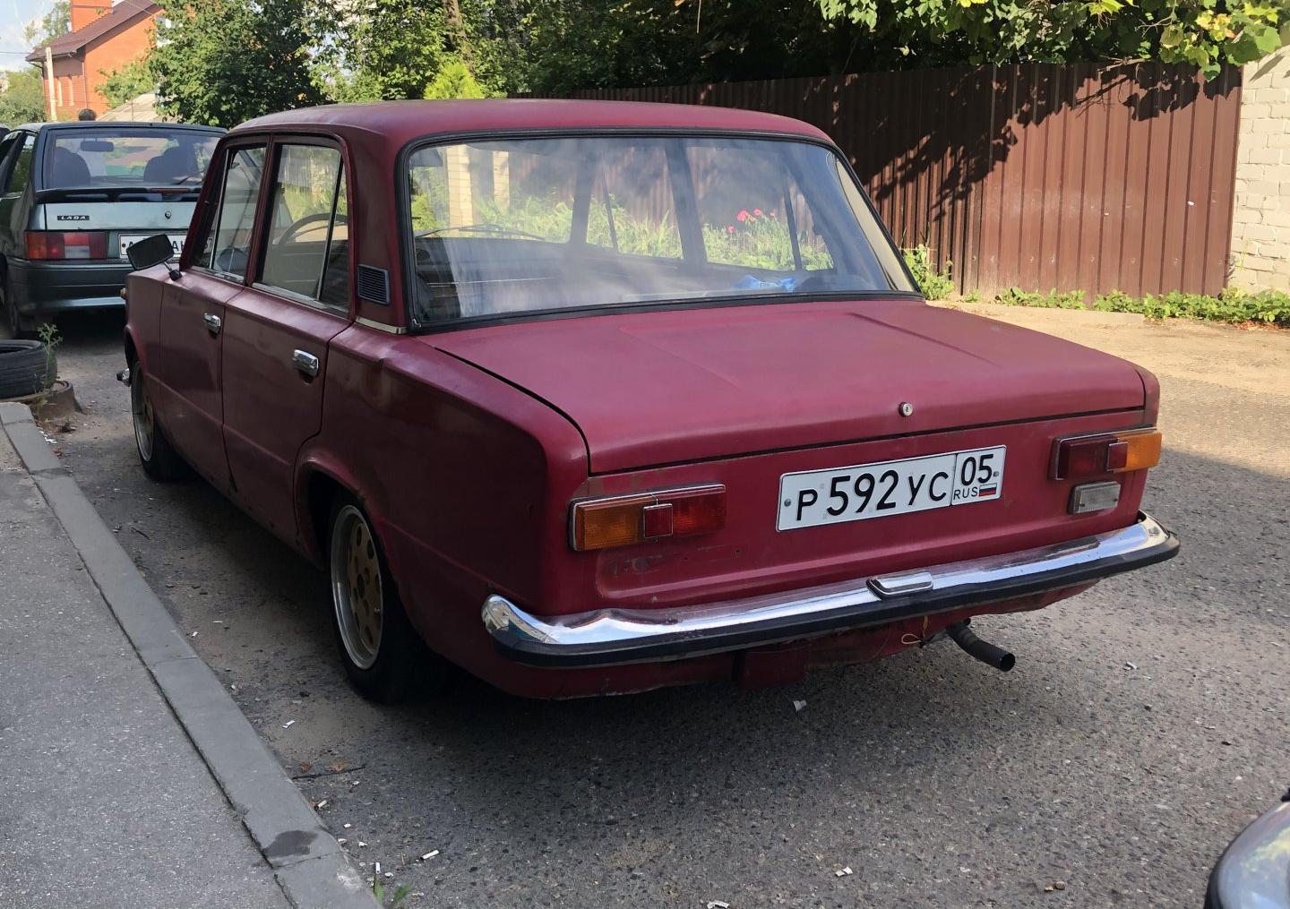 Автомобиль госномер Р592УС05