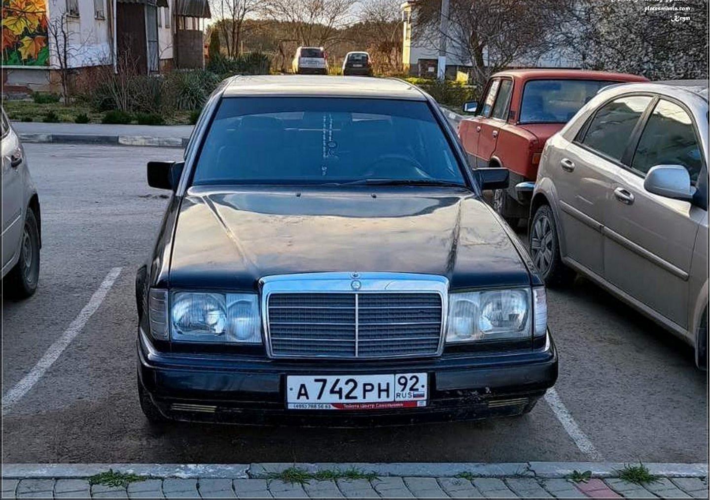 Автомобиль госномер А742РН92