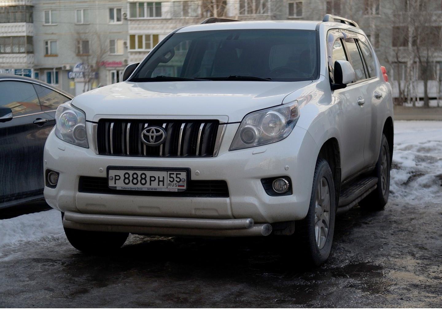 Автомобиль госномер Р888РН55