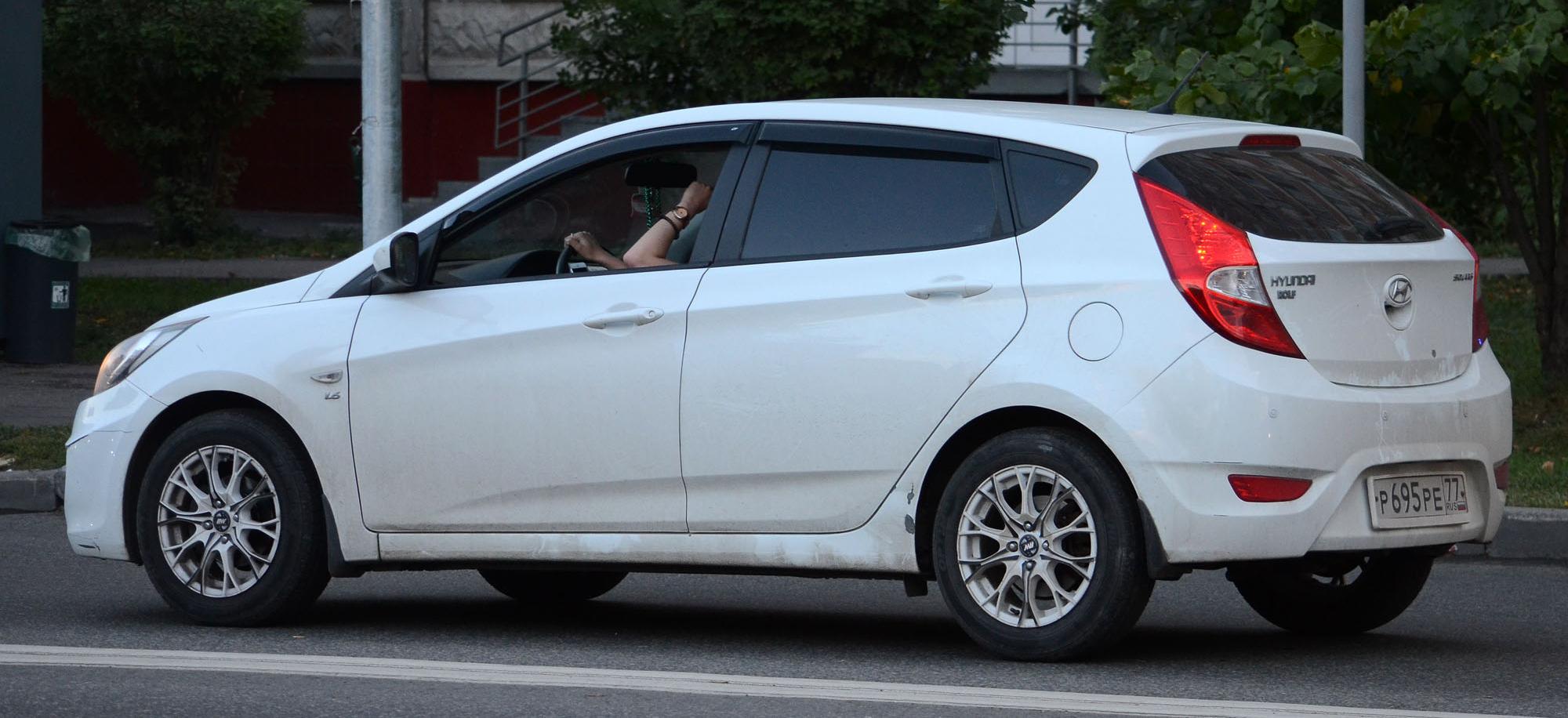 Автомобиль госномер Р695РЕ77