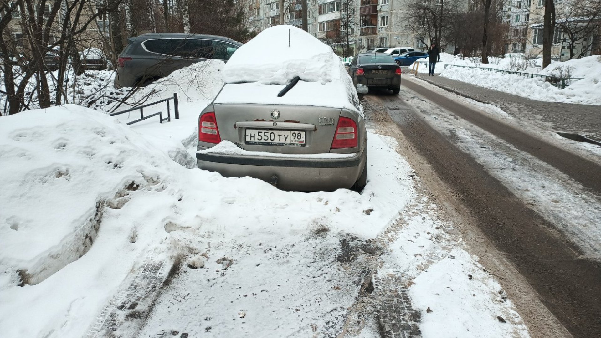 Автомобиль госномер Н550ТУ98