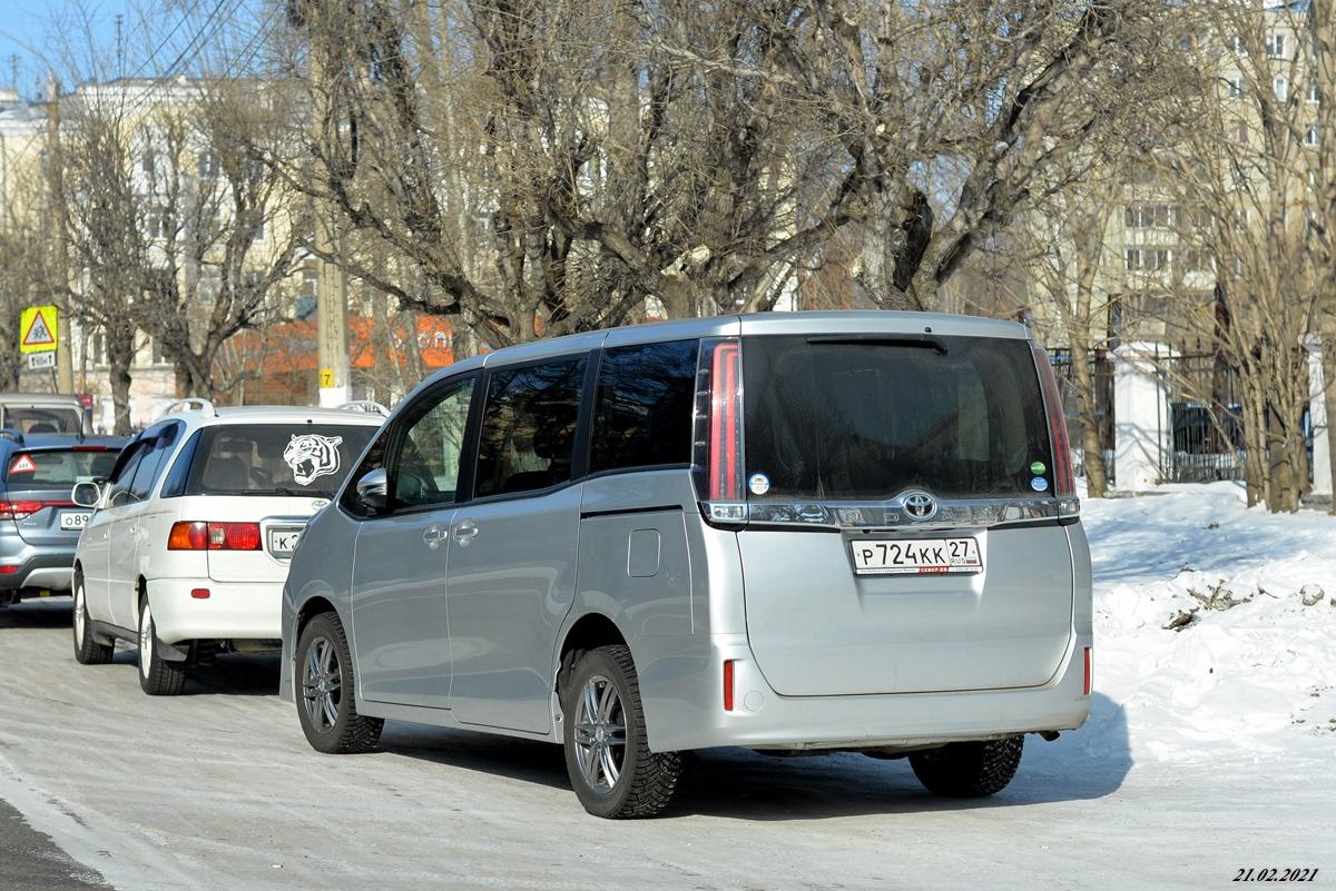 Автомобиль госномер Р724КК27
