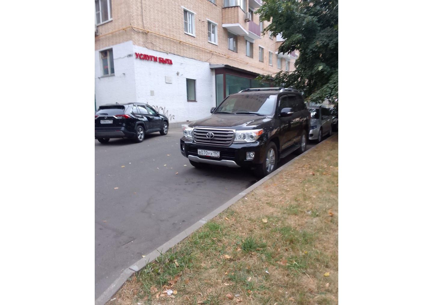 Автомобиль госномер В070УХ197