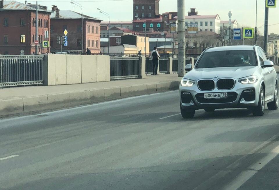 Автомобиль госномер В005МВ178