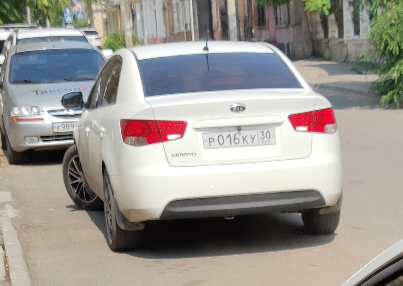 Автомобиль госномер Р016КУ30
