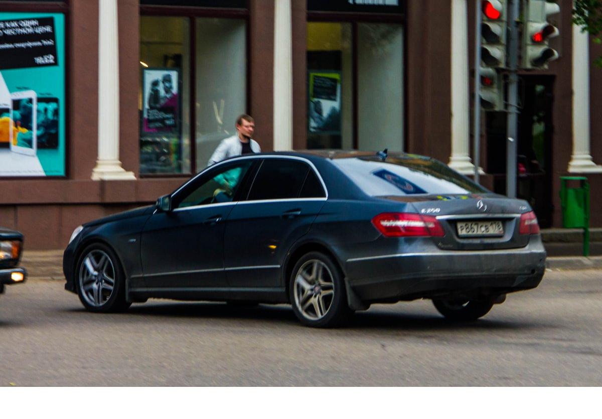 Автомобиль госномер Р867СВ178