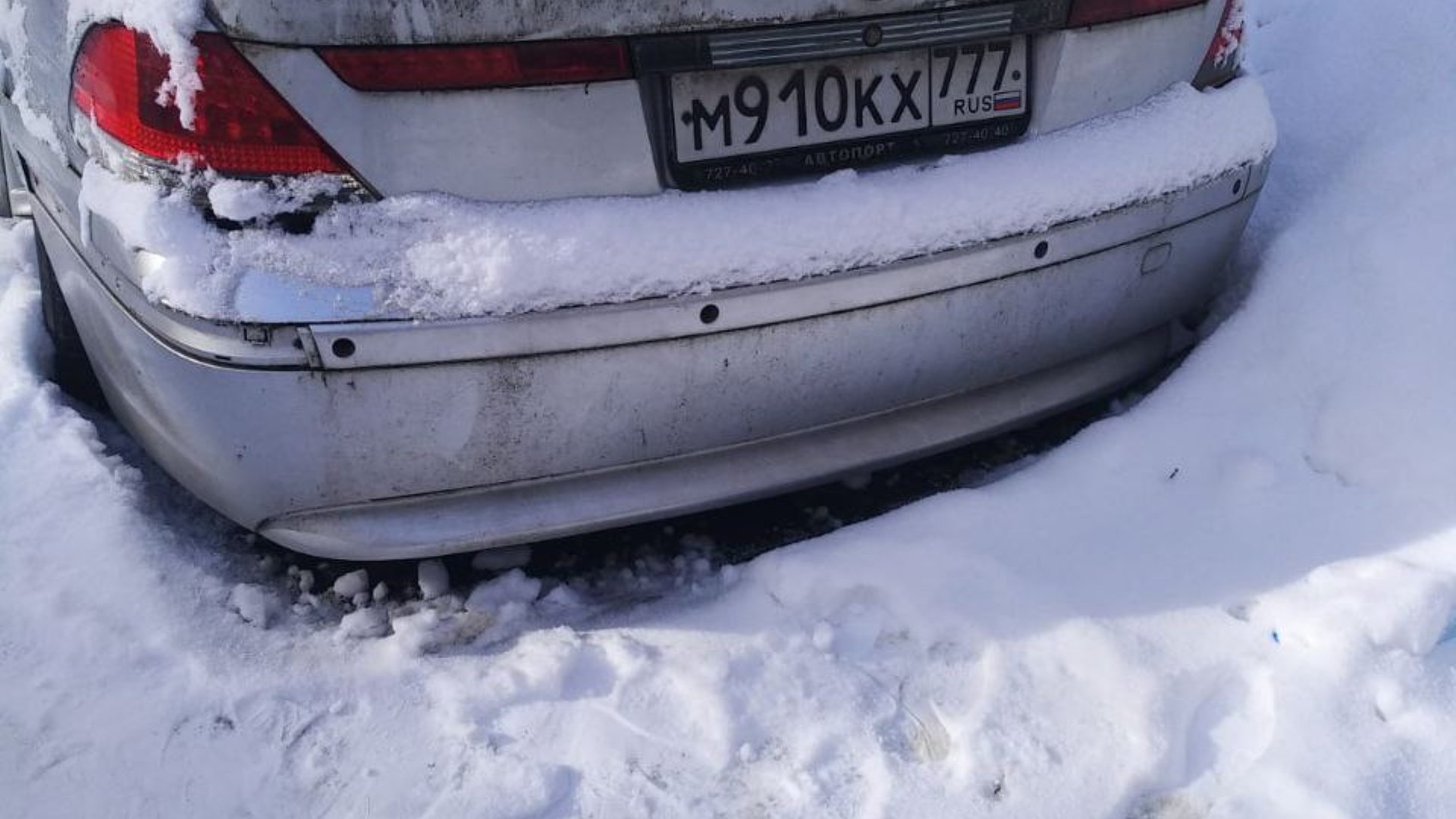 Автомобиль госномер М910КХ777