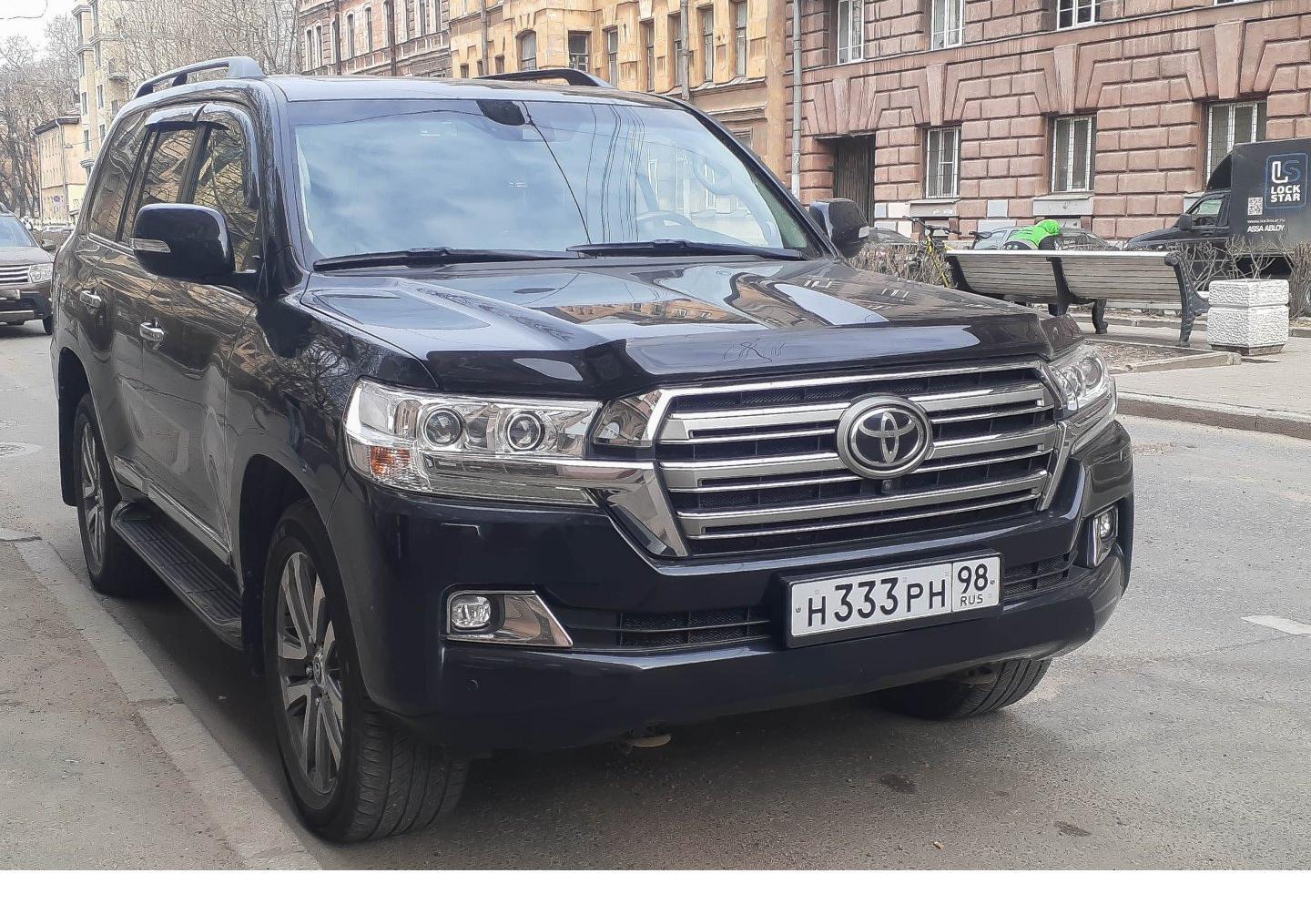 Автомобиль госномер Н333РН98