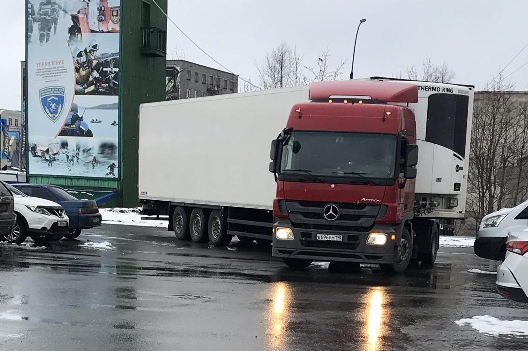 Автомобиль госномер В696РМ198