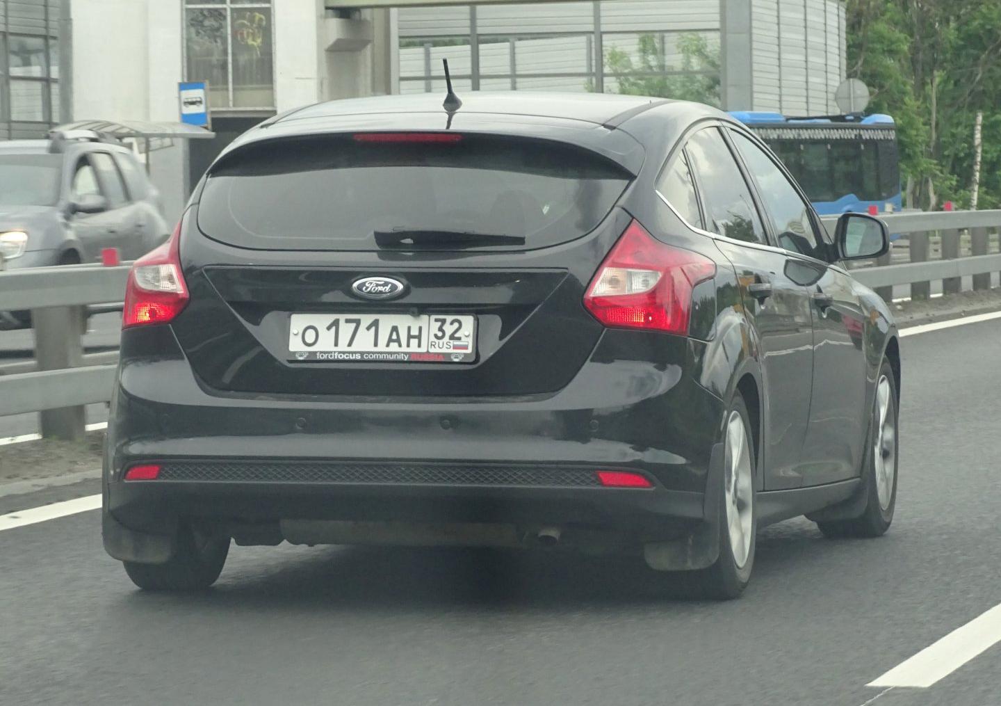 Автомобиль госномер О171АН32
