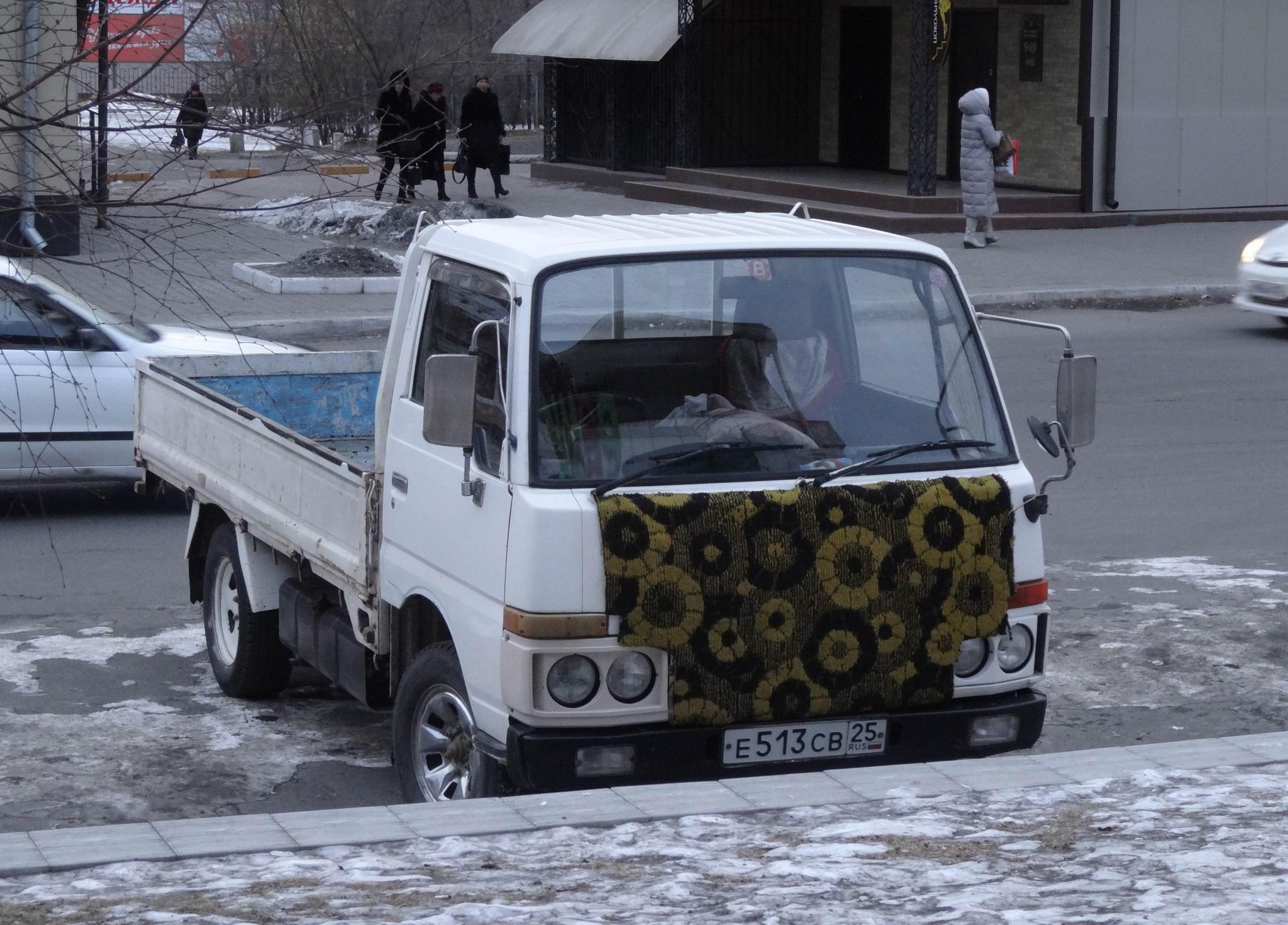 Автомобиль госномер Е513СВ25
