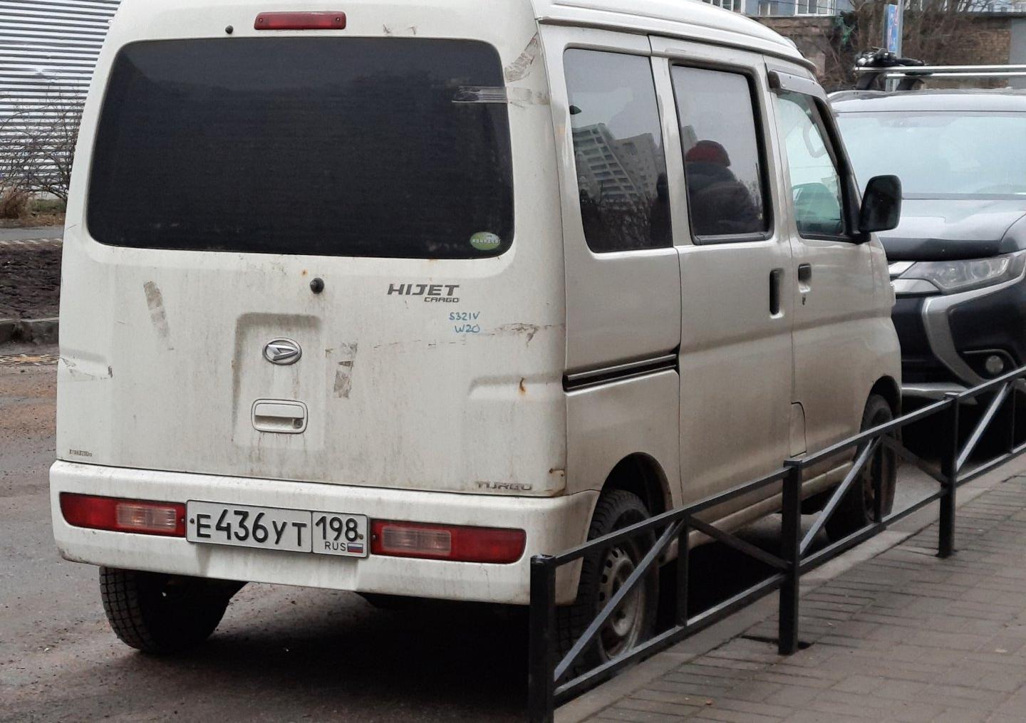 Автомобиль госномер Е436УТ198