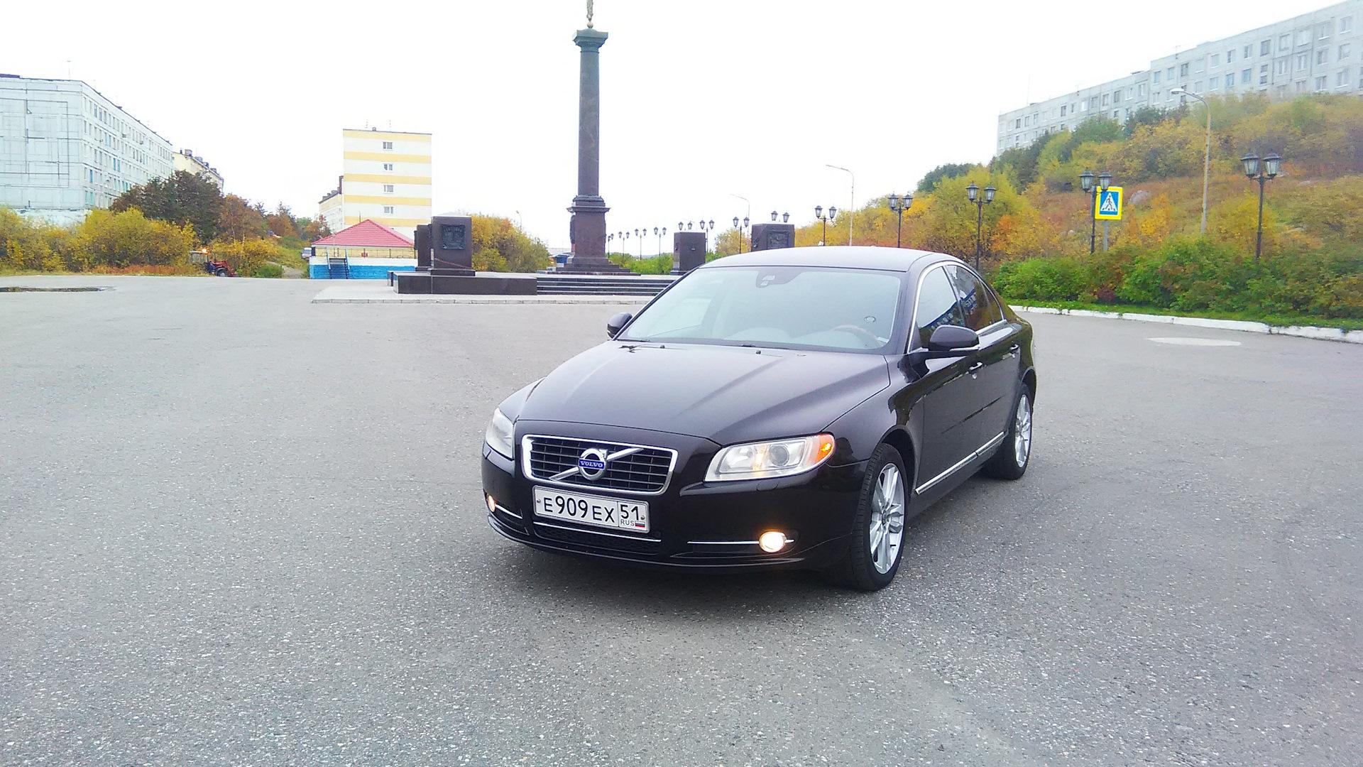 Автомобиль госномер Е909ЕХ51