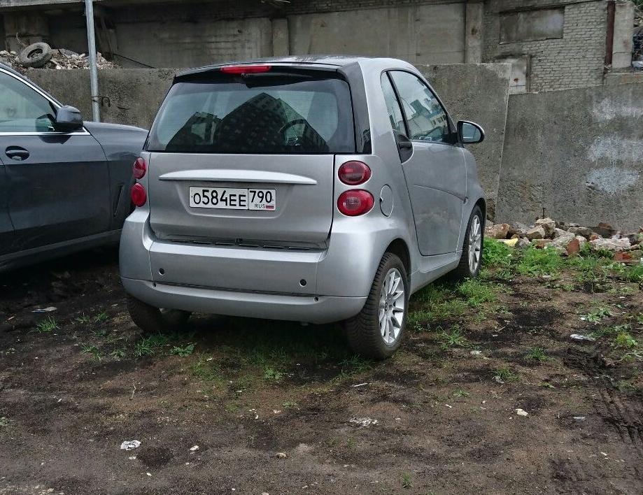 Автомобиль госномер О584ЕЕ790
