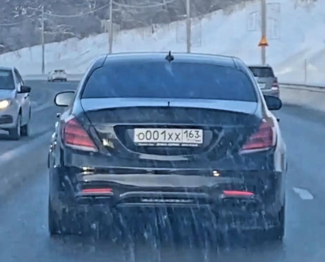 Автомобиль госномер О001ХХ163