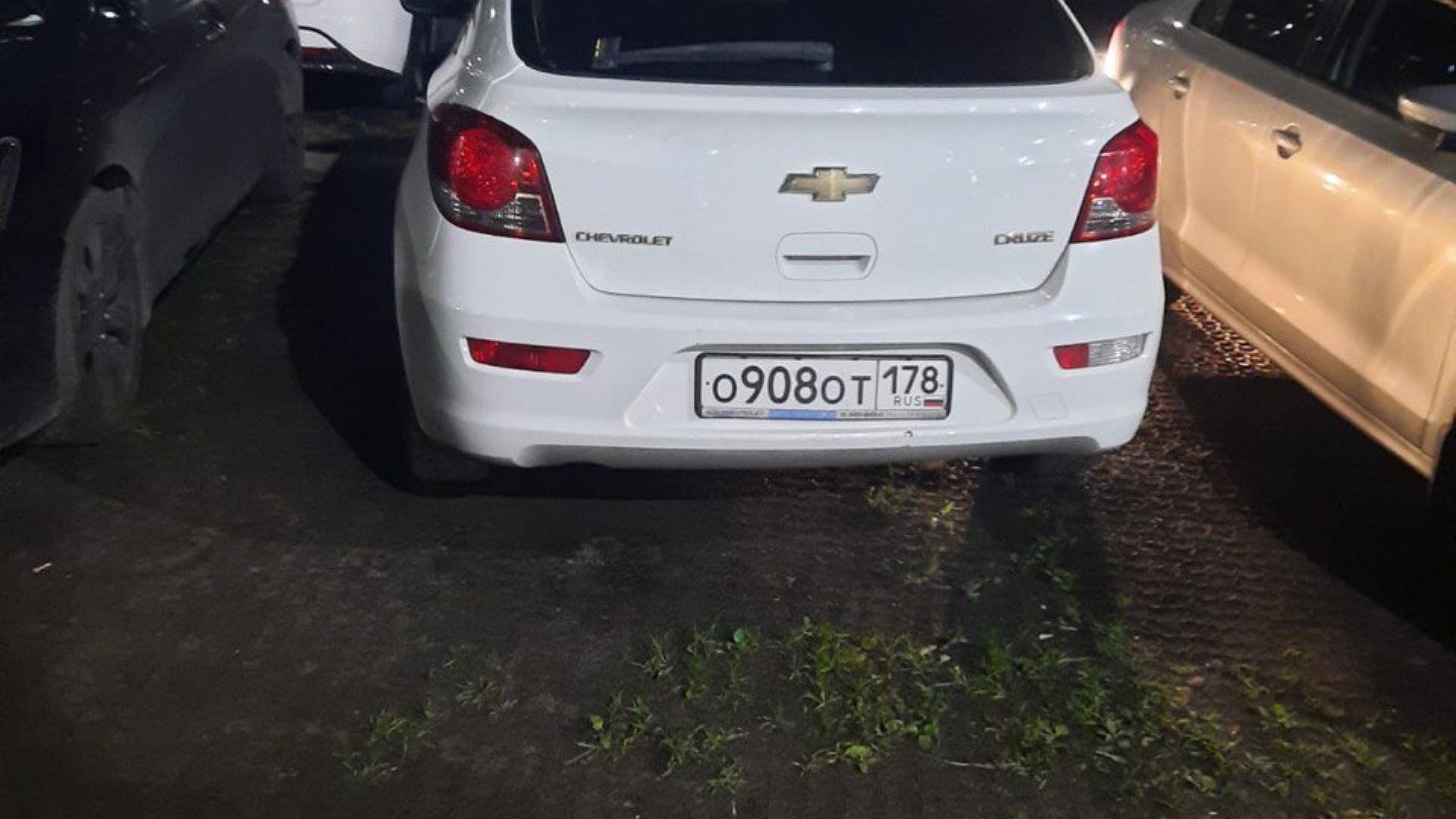 Автомобиль госномер О908ОТ178
