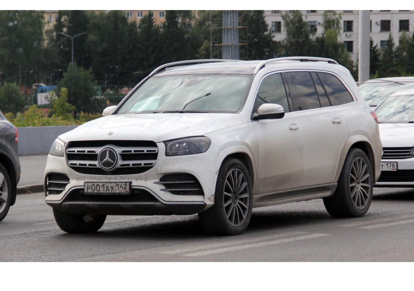 Автомобиль госномер Р001АХ142