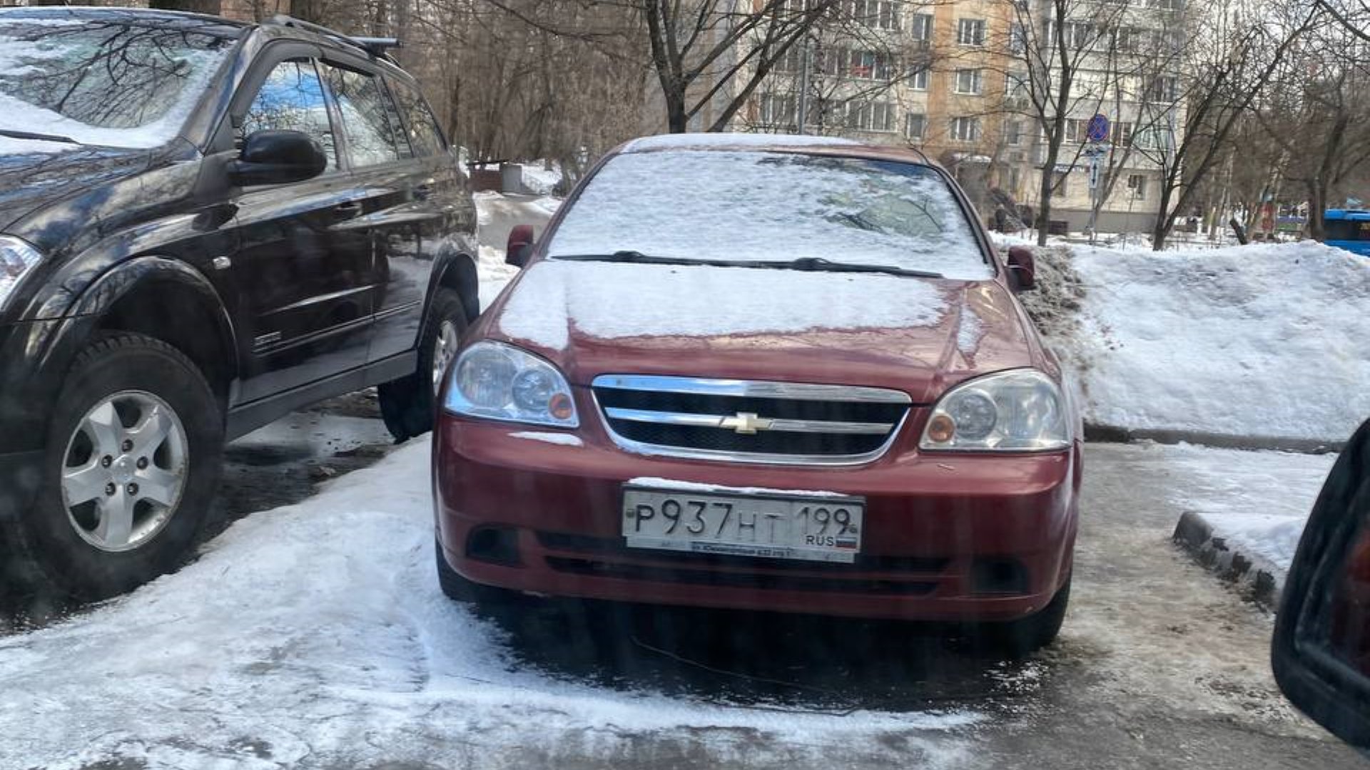 Автомобиль госномер Р937НТ199