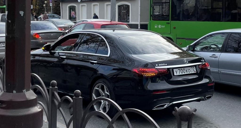 Автомобиль госномер У700КО72