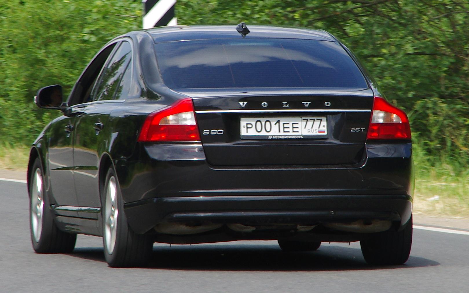 Автомобиль госномер Р001ЕЕ777
