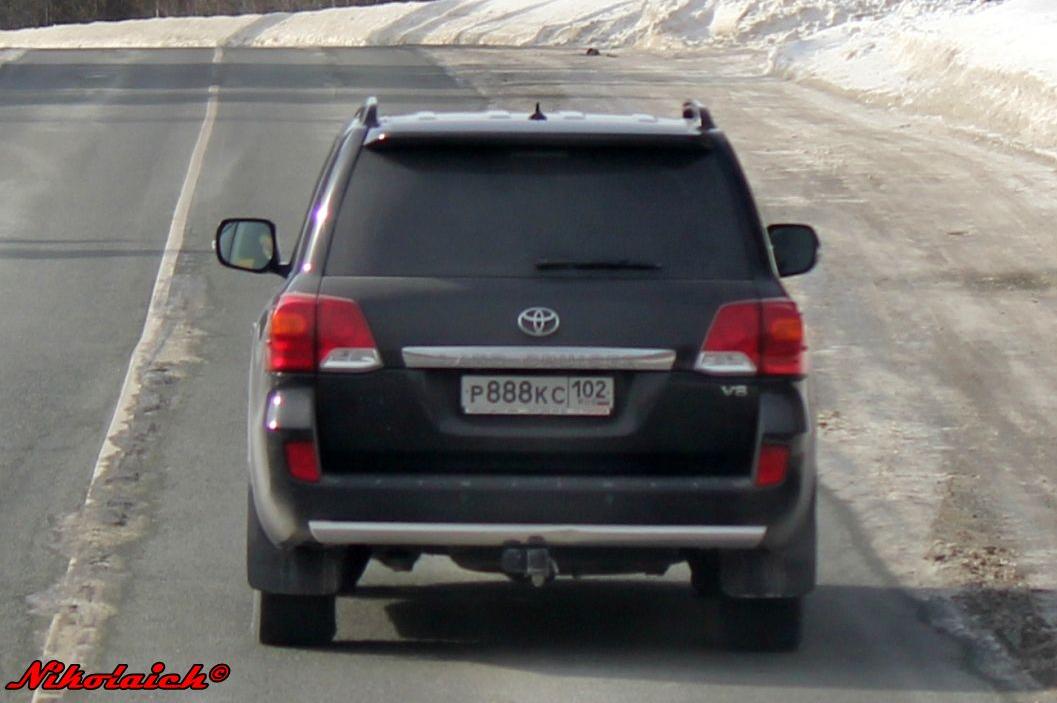Автомобиль госномер Р888КС102